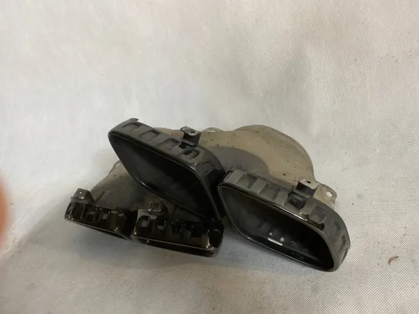 Embouts d'échappement Mercedes AMG OEM A0004902600 image 4