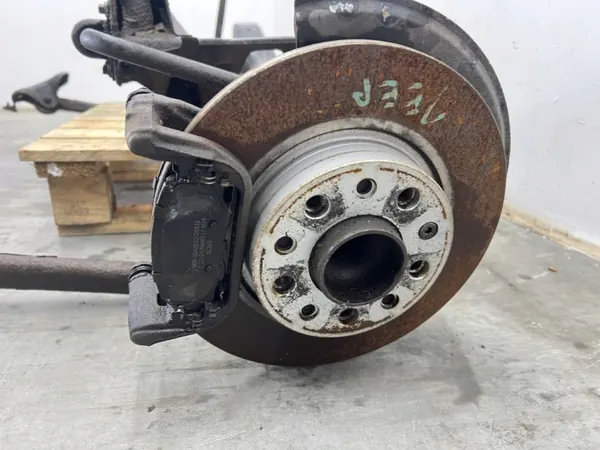OEM MMAUTKO-28397 takajousipalkki Jeep Renegadelle image 7