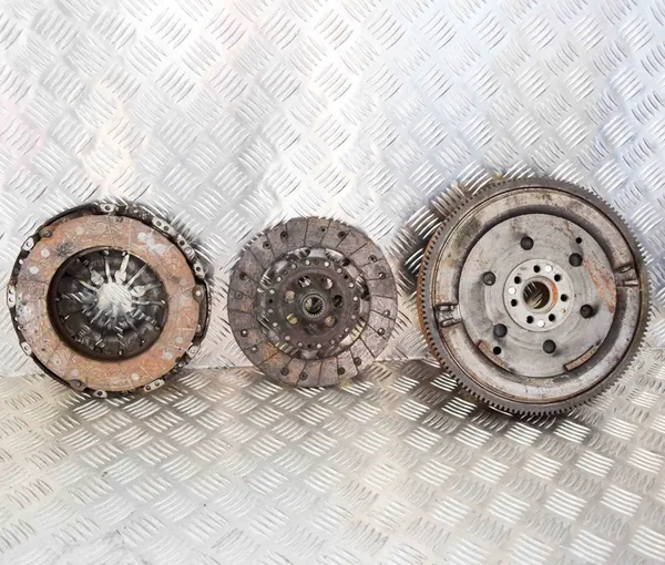 Kytkinpaketti Dacia Duster 1.5L 80kw 2015 OEM 302052316R301016948R image 6