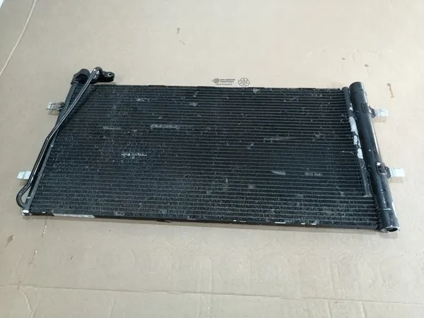 Audi OE 8U0 260 401C ilmastointikondensaattori image 2