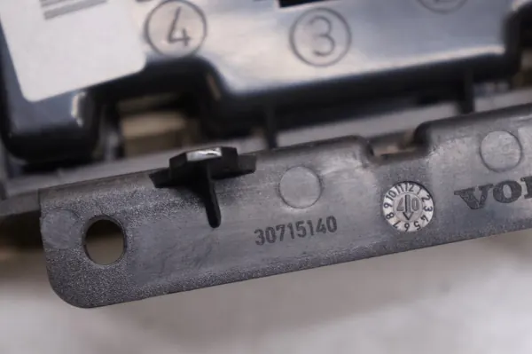 Accoudoir central cuir OEM 39870954 Volvo image 8