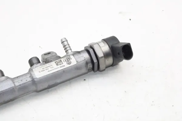 Rail d'injection OEM 03L130089Q pour Audi A4 1.97L Diesel image 3