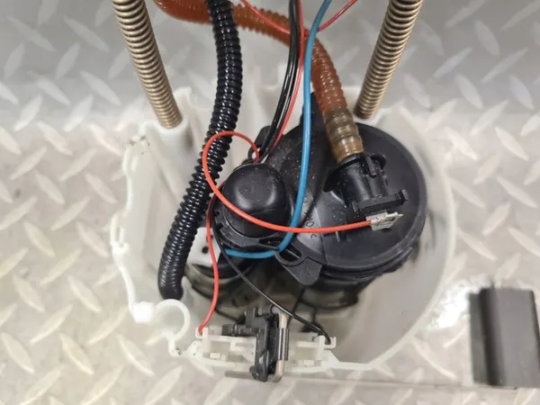 Polttoainepumppu 1.6 Turbo Opel Insignia A OEM 13256501 image 3