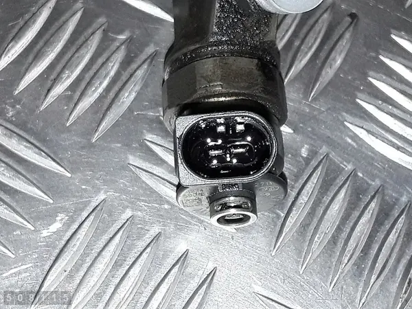 Inyector BMW 3 E90 E91 2.0D image 3