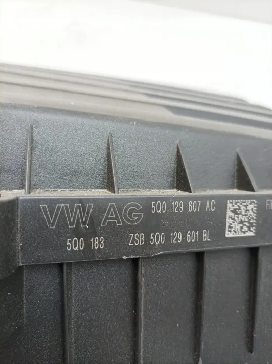 Caja Filtro Aire OEM 5Q0129601BL para Skoda Superb III image 3