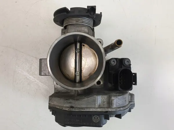 Corpo de borboleta VW Golf III 2.0 8V image 3