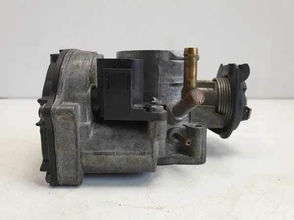 Corpo de borboleta VW Golf III 2.0 8V image 5