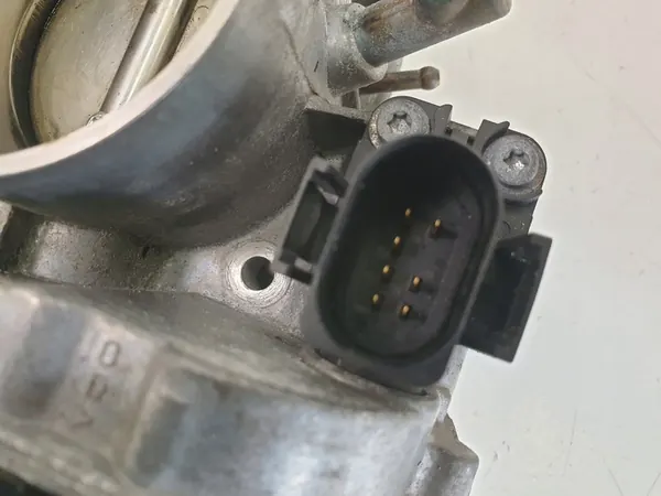 Corpo de borboleta VW Golf III 2.0 8V image 7