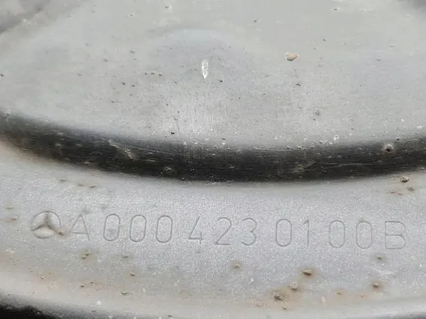 Mercedes-Benz Hintere Bremsabdeckung OEM A0004230100B image 3