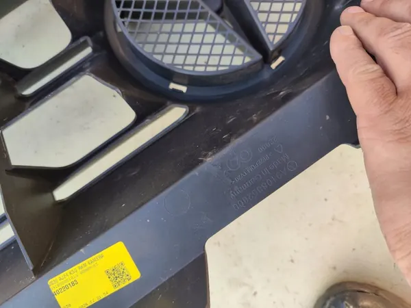 GRILL MERCEDES W910 SPRINTER OE A9108852800 image 6