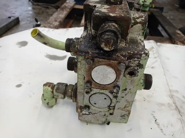 Bloc Hydraulique OEM BLOK HYDRAULICZNY RENAULT FAUN MANAGER G220 image 3