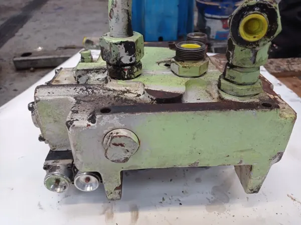 Bloc Hydraulique OEM BLOK HYDRAULICZNY RENAULT FAUN MANAGER G220 image 6
