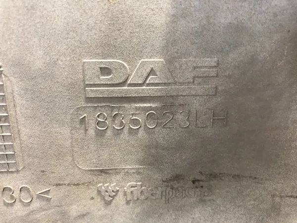 Degrau Cabina Esquerdo DAF XF OEM 1835023 - Usado image 7