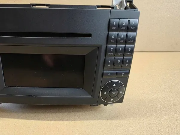 Radio Mercedes OEM A1699002000 (26) - Usado image 4