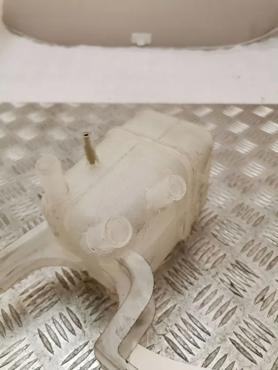 Kühlmittelbehälter Hyundai Kona 2020 OEM 25430K4500 image 3