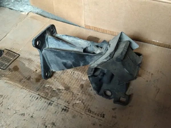 Supporto motore Nissan Navara D40 2.5 DCI - 11220-EB300 image 6