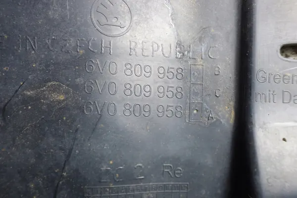 Front Right Wheel Arch 6V0809958A SKODA FABIA III image 3