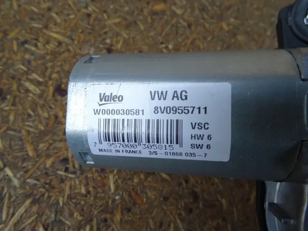 AUDI A3 8V Heckwischermotor 8V0955711 image 3