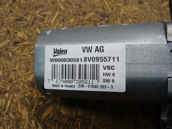 AUDI A3 8V Heckwischermotor 8V0955711 image 6