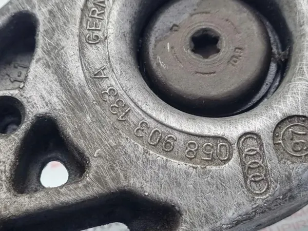 Audi A4 B5 Riemspanner OEM 058903133A image 3