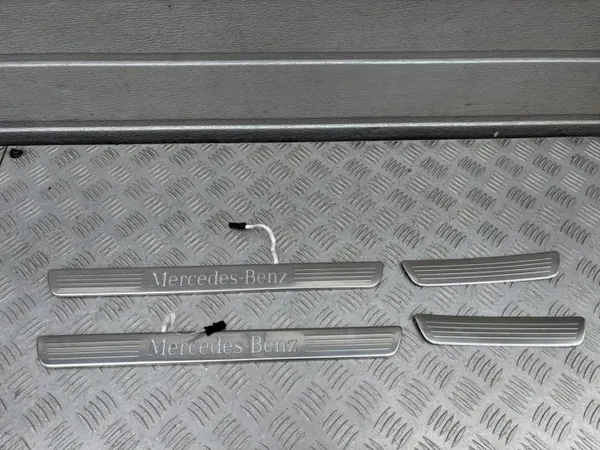 Mercedes A-Klasse LED Drempelstrip Set OEM A2466800535 image 2