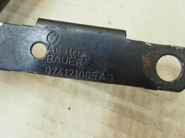 VW T4 Lift 96-02 Vesiletkut 2.5 TDI 074121065AG image 2