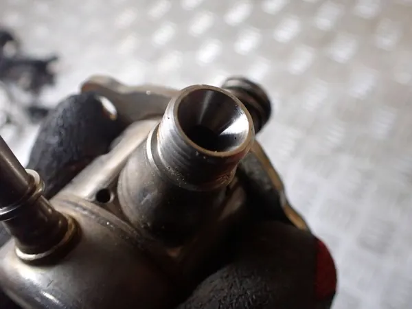 Regulador de Bomba de Combustível Skoda Octavia Mk4 05E127027J image 4