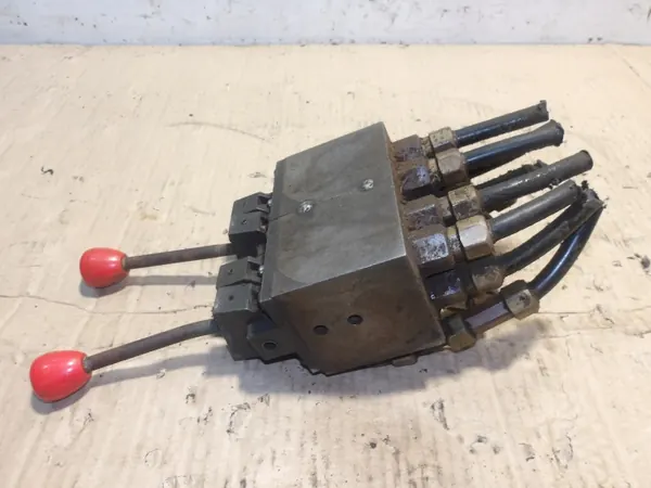 Distributeur Hydraulique MAN FDRAT12G2X4 - Occasion image 4