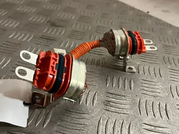 Cable Alta Tensión Mitsubishi Outlander 2019 OEM 9499F056 image 3
