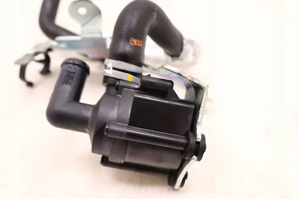 VOLVO XC60 II Vattenpump 31368146, 32324816 image 3