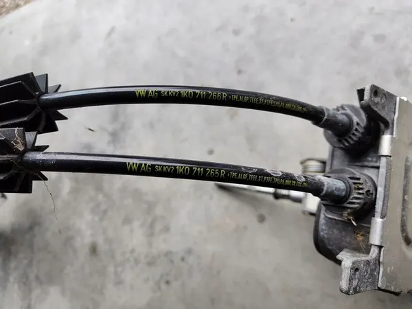 Gear Selector Cable VW Golf Plus 1.6 image 3