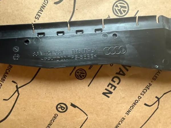 Audi Q3 F3 Kühlerdichtungsband links OEM 83A121331A image 3