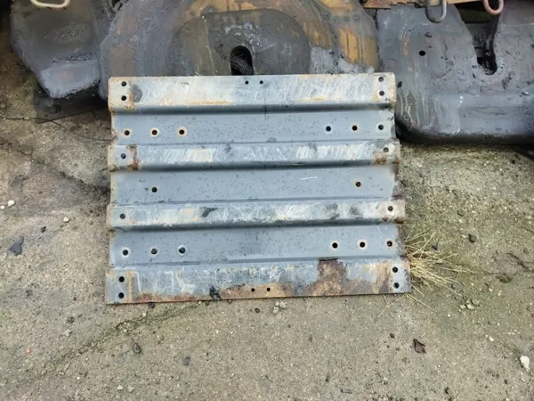 Placa sela DAF OEM 4cm - Estado usado image 2