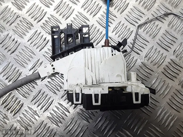 MERCEDES W176 VÄNSTER FRAMDÖRRSLÅS A1667200135 image 3