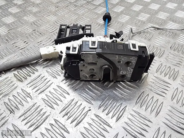 MERCEDES W176 VÄNSTER FRAMDÖRRSLÅS A1667200135 image 4