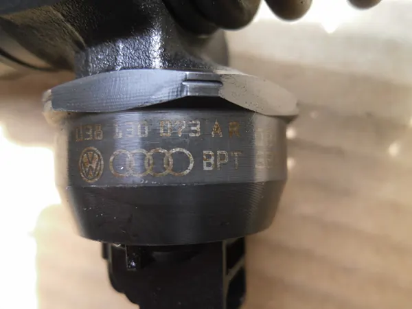 Injetor 038130073AR Audi A4 B6 Passat Seat Skoda image 2