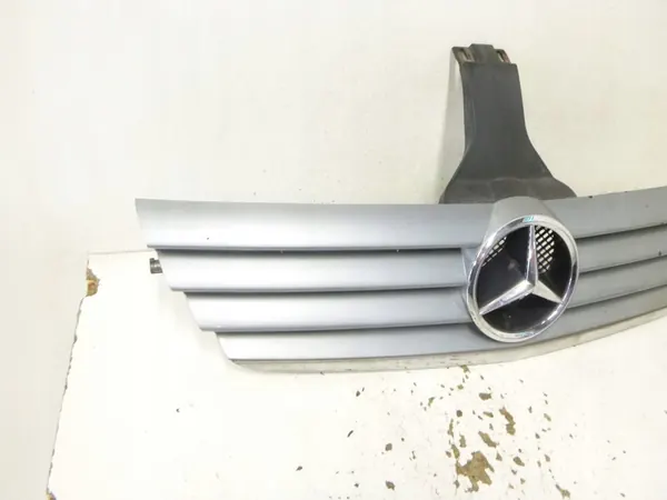 Grilli Mercedes C-luokka W203 2000-2007 A2038800383 image 3