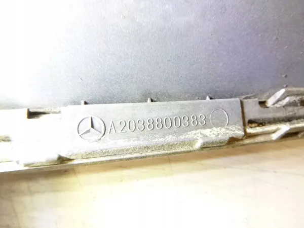 Grilli Mercedes C-luokka W203 2000-2007 A2038800383 image 8
