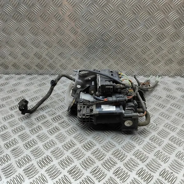 Mercedes-Benz C T-Modell S205 Luftfederkompressor A2053200104 image 4