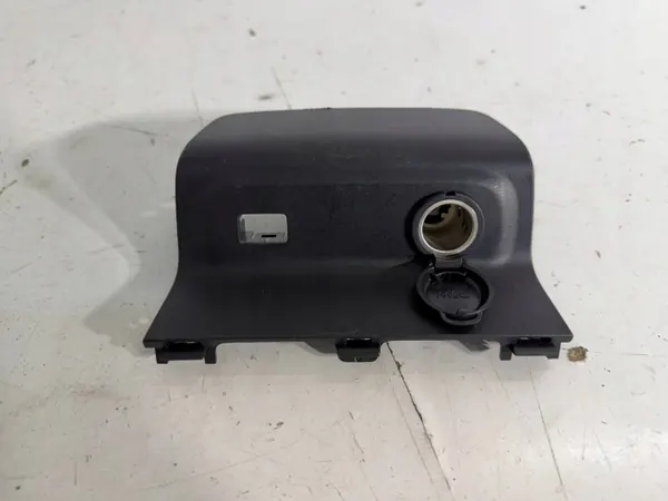 Boîtie Prise 12V Citroen C3 III OEM 9829485677 image 3