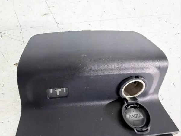 Boîtie Prise 12V Citroen C3 III OEM 9829485677 image 4