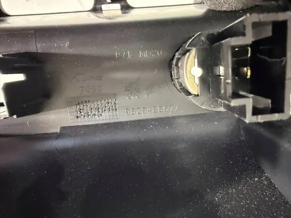 Boîtie Prise 12V Citroen C3 III OEM 9829485677 image 7