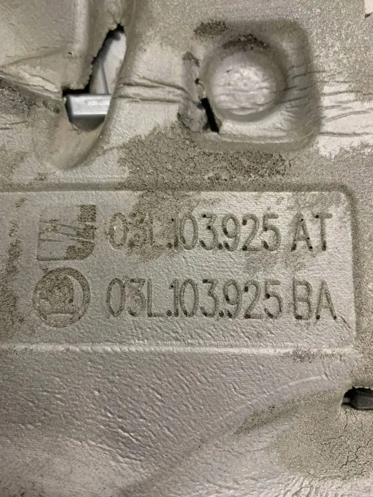 Moottorin yläkansi OEM 03L103925AT Skoda Octavia II image 3