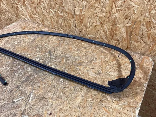 Porsche 911 992 rechter deurafdichting OEM 992837640E image 4