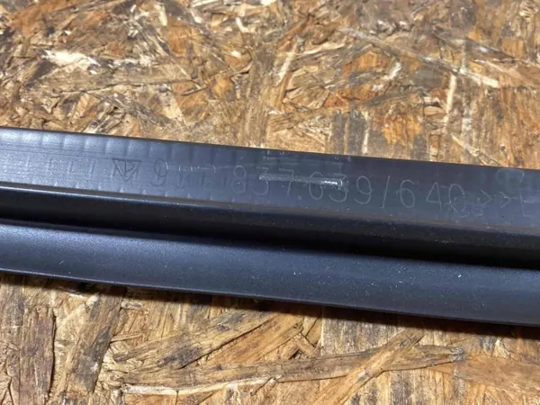 Porsche 911 992 rechter deurafdichting OEM 992837640E image 7
