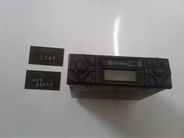Radio Mercedes W210 OEM 2108200986 - Usado image 2