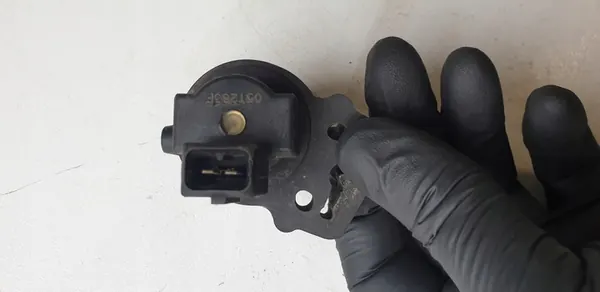 Vacuum Relief Valve Mercedes W203 CLK W209 A0004703593 image 3