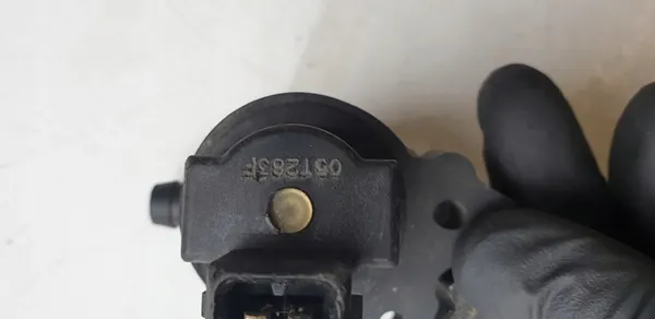 Vacuum Relief Valve Mercedes W203 CLK W209 A0004703593 image 4