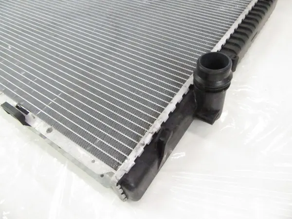 BMW E53 X5 Waterradiator OEM 7544668 Gebruikt image 3