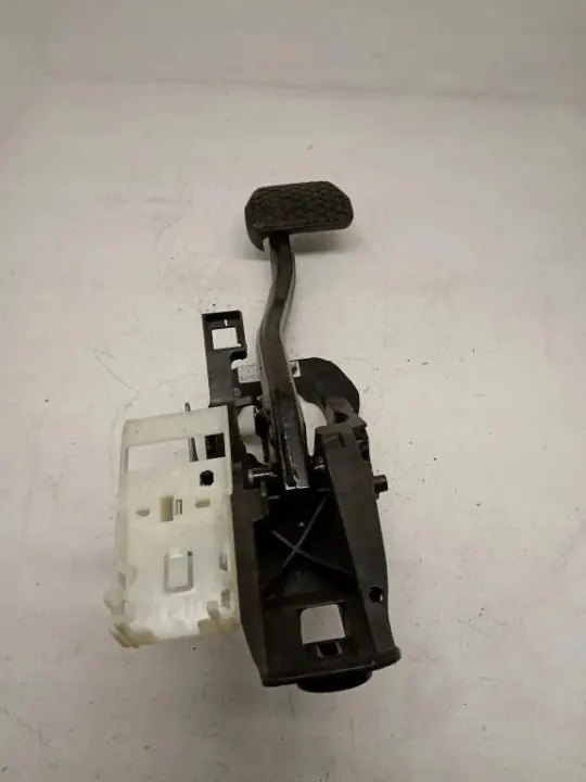 Pedal de freno BMW OEM 6861772 para Serie 7 G11 G12 image 2